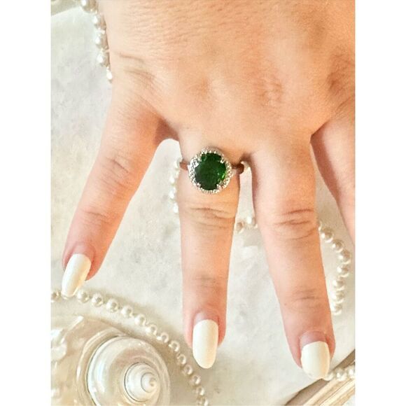 Cubic zirconia oval cut emerald green ring size 9 - Picture 2 of 6